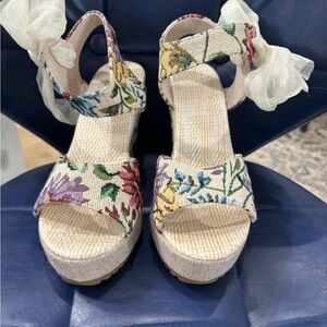 SHEIN Floral Embroidered Wedge Sandals in Multicolor